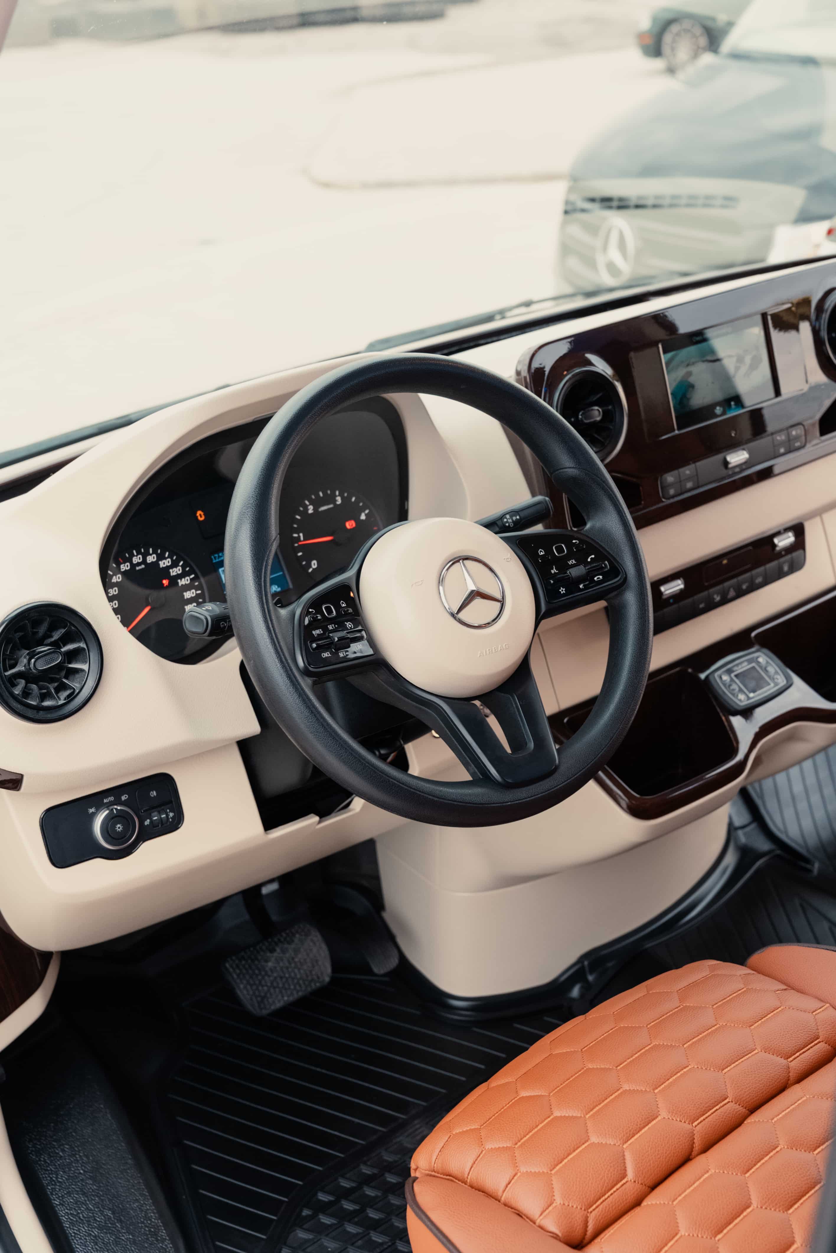 Mercedes Sprinter photo 11
